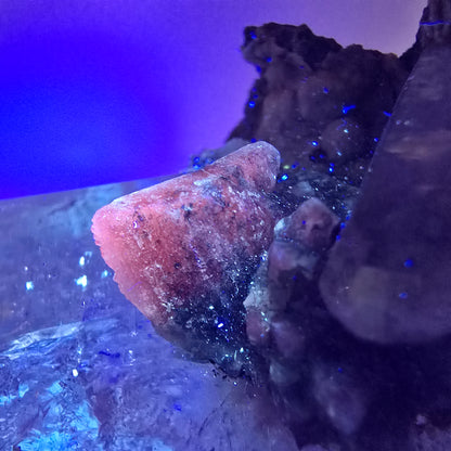 Sceptre squelette en quartz fumé Enhydro, calcite UV Valentine Pocket Goboboseb Namibie 99 x 56 x 45 mm 
