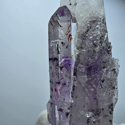 Harlekin Phantom Amethyst mit Analcim Streep Mine, Goboboseb, Namibia 67*27*24mm