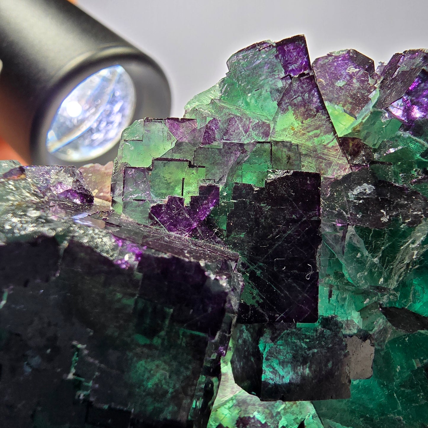 Grand spécimen de cube de fluorite fantôme vert violet zonal 11:11 Angel Pocket, Namibie 80*73*30mm 