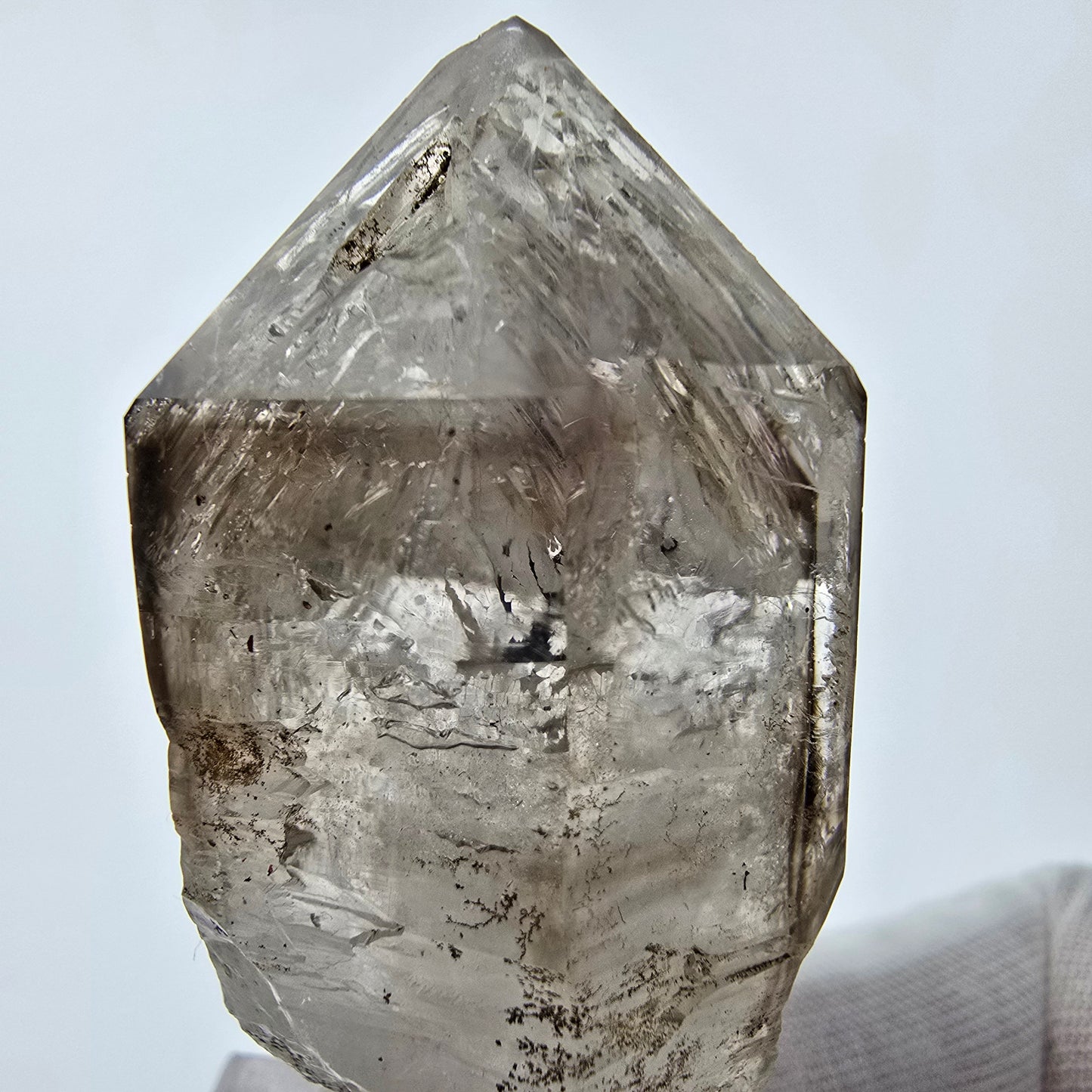Enhydro Phantom Rauchquarz Zepter Spitze 1x Blase Goboboseb, Namibia 60*36*26mm