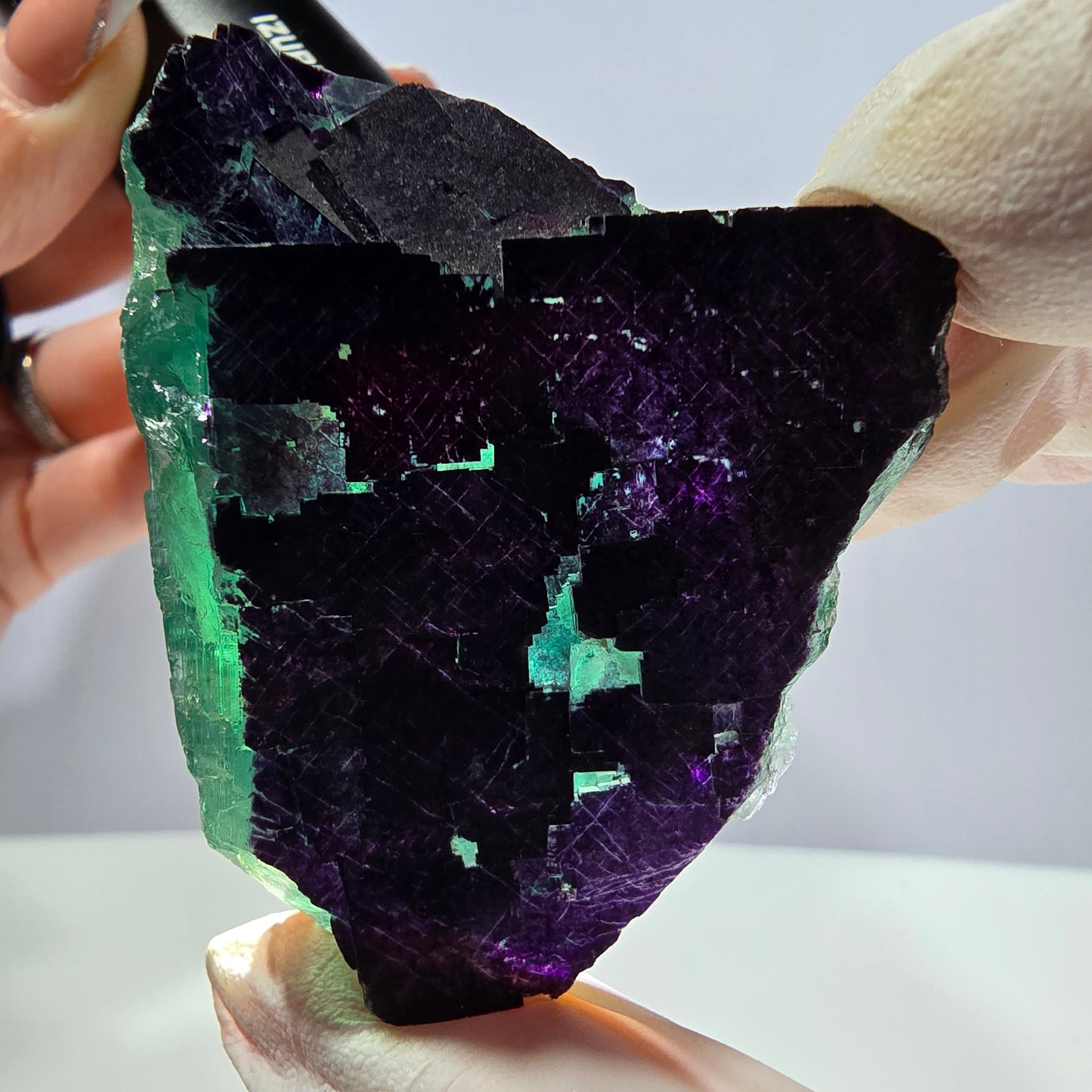 Spécimen de cube de fluorite fantôme vert violet zonal 11:11 Angel Pocket, Namibie 57*46*20mm 