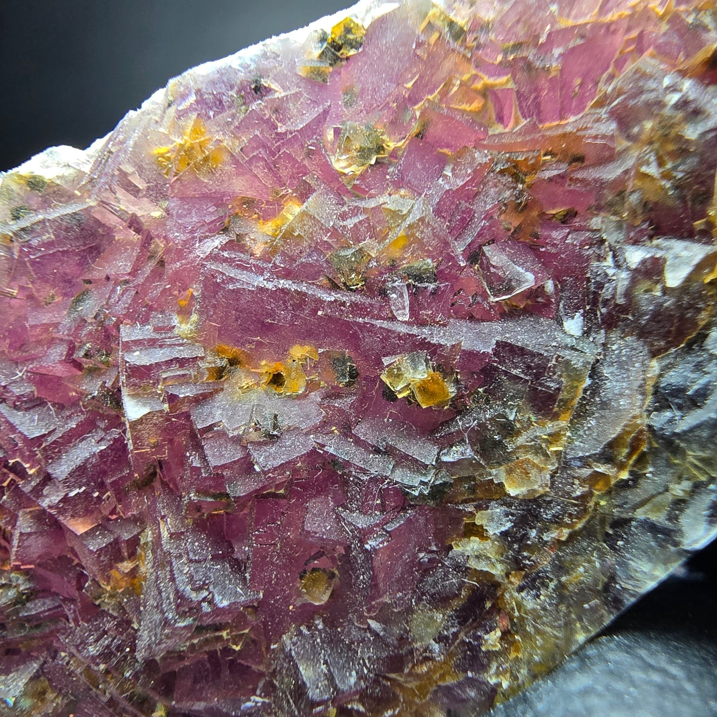 Étape de cube de fluorite rare, orange violet Omehane, Namibie 57*22*17mm
