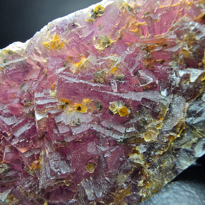 Étape de cube de fluorite rare, orange violet Omehane, Namibie 57*22*17mm