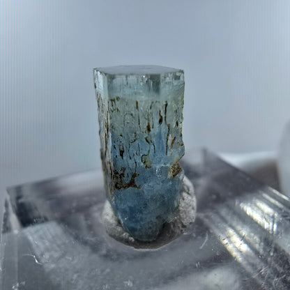 Cristal d'aigue-marine X clair rare Erongo, Namibie 14*9*5mm 