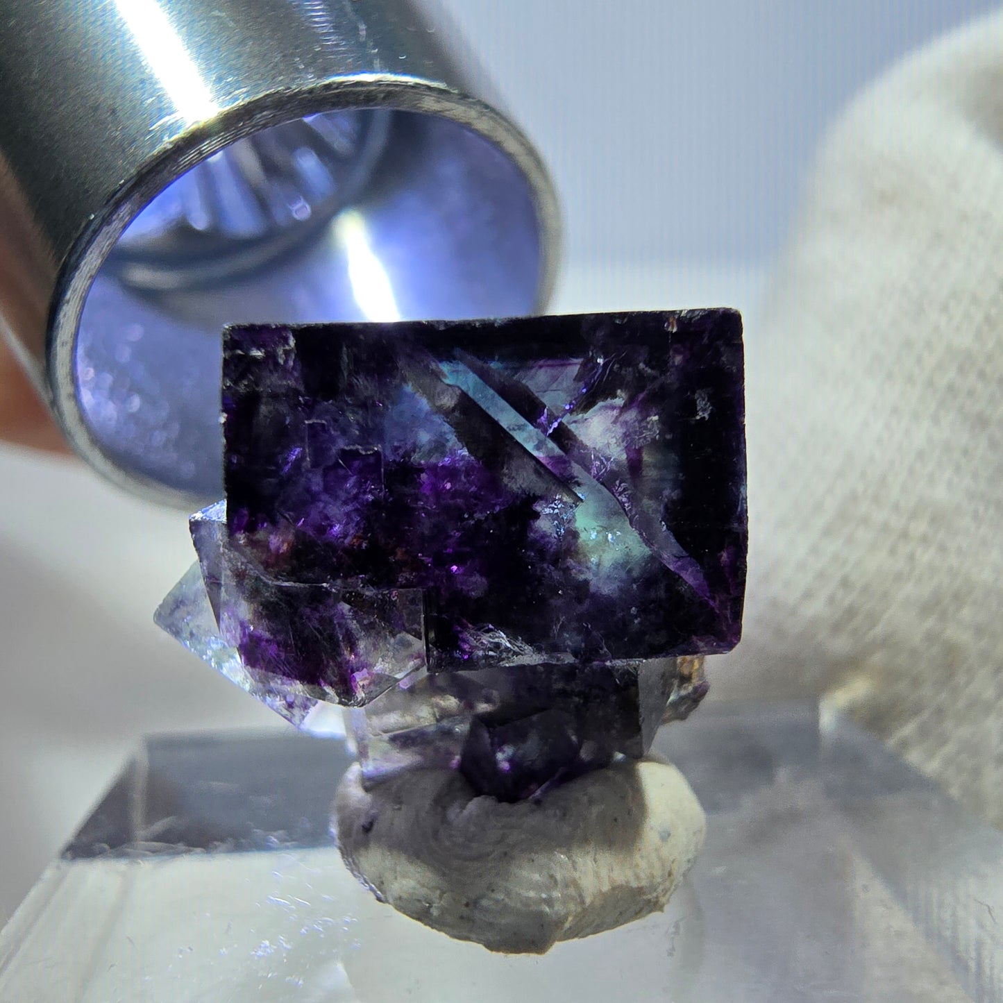Spécimen de cube de fluorite fantôme transparente, vert-violet zonal, Okorusu, Namibie, 16 x 16 x 15 mm 