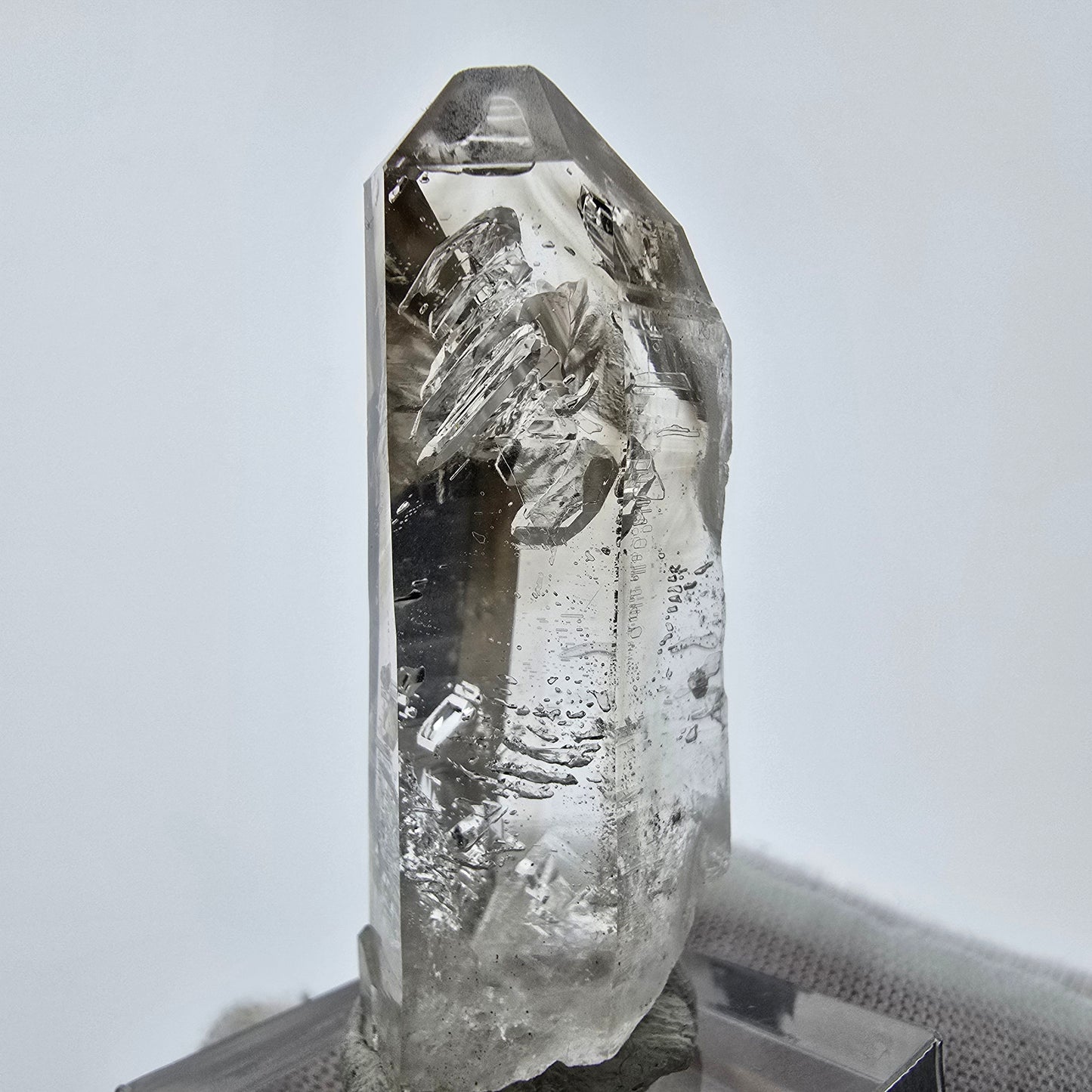 Enhydro Phantom Smoky Quartz Sceptre Tip 1x Bubble Goboboseb, Namibie 45*18*14mm 