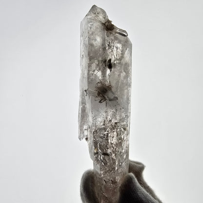 Sceptre de poche Saint-Valentin en hématite fantôme squelette, quartz fumé, Namibie, 114 x 39 x 23 mm 