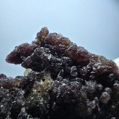 Spécimen rare de fluorite fantôme, hyalite et muscovite, Erongo, Namibie, 71 x 58 x 23 mm 