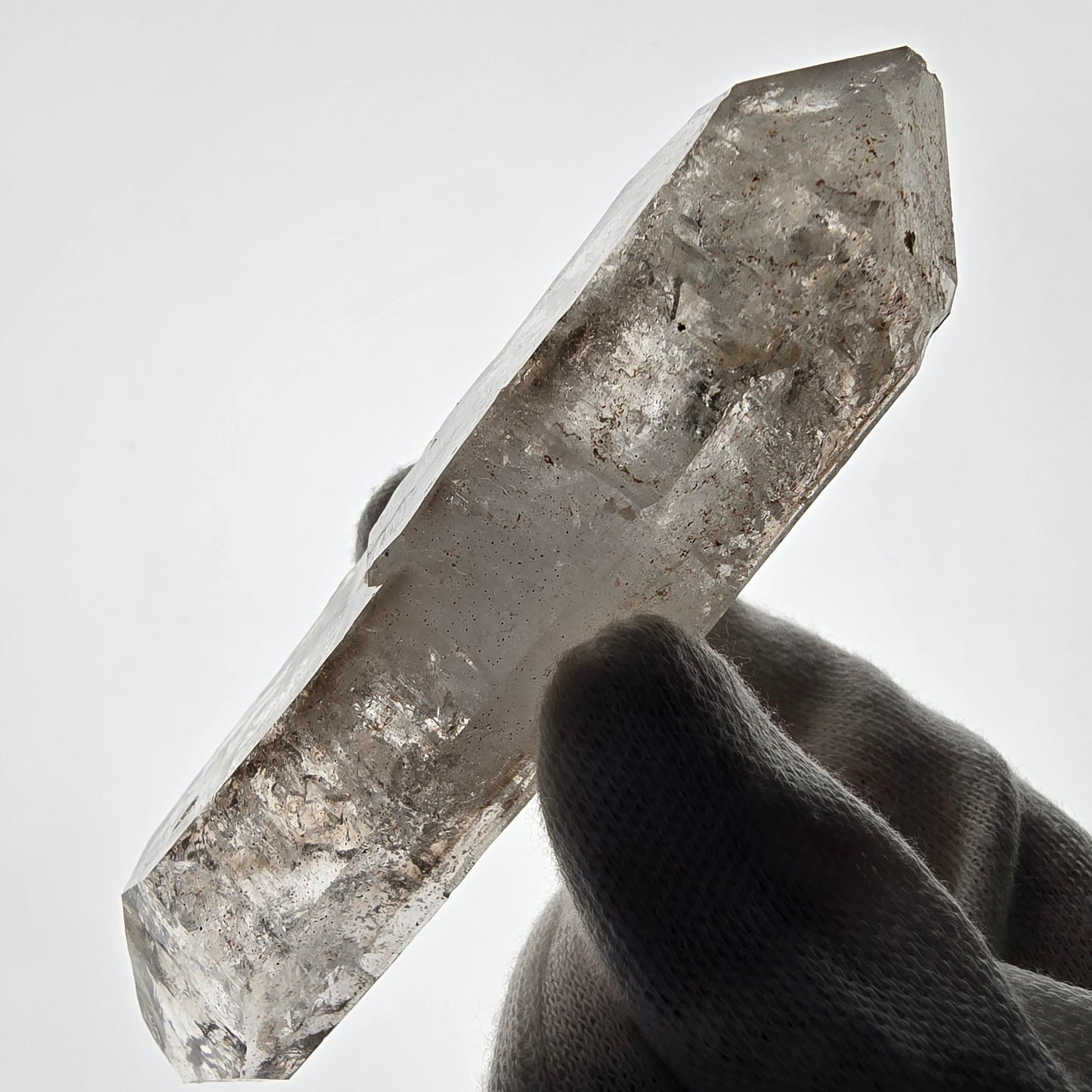 Sceptre DT en quartz fumé squelette Enhydro, poche Valentine en calcite UV, Namibie 105 x 34 x 23 mm 