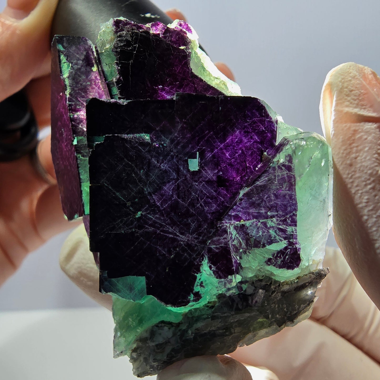 Spécimen de cube de fluorite fantôme vert violet zonal 11:11 Angel Pocket, Namibie 52*46*25mm 