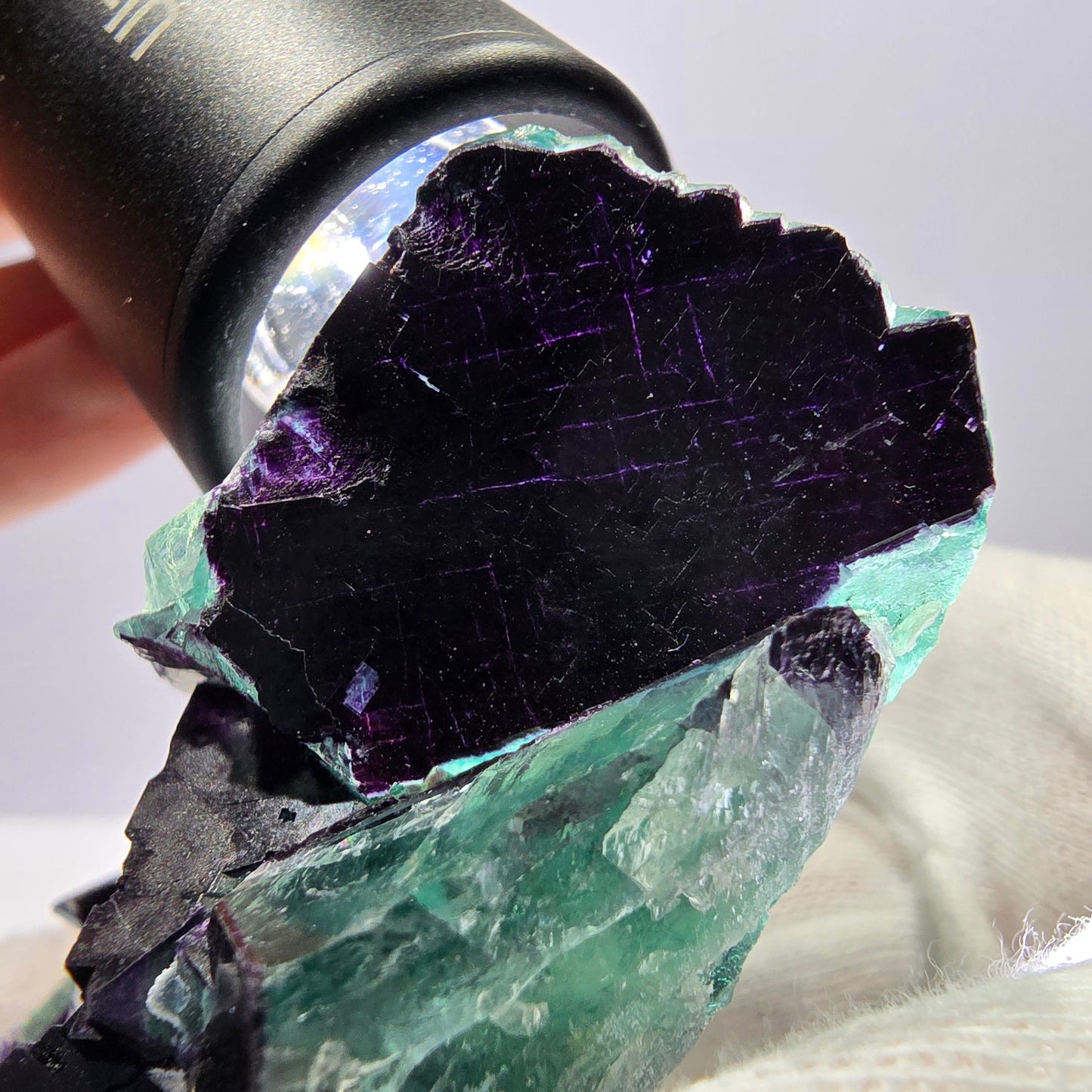 Spécimen de cube de fluorite fantôme vert violet zonal 11:11 Angel Pocket, Namibie 76*56*27mm 