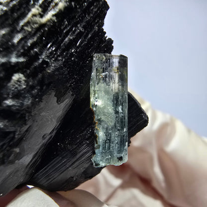 Spécimen rare de tourmaline Schorl, d'aigue-marine, d'hyalite et d'orthose, Erongo, Namibie, 38 x 39 x 21 mm 