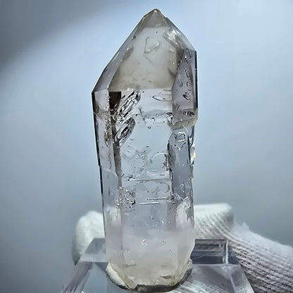 Pointe de sceptre en quartz fumé fantôme transparent, Goboboseb, Namibie, 45 x 13 x 14 mm 