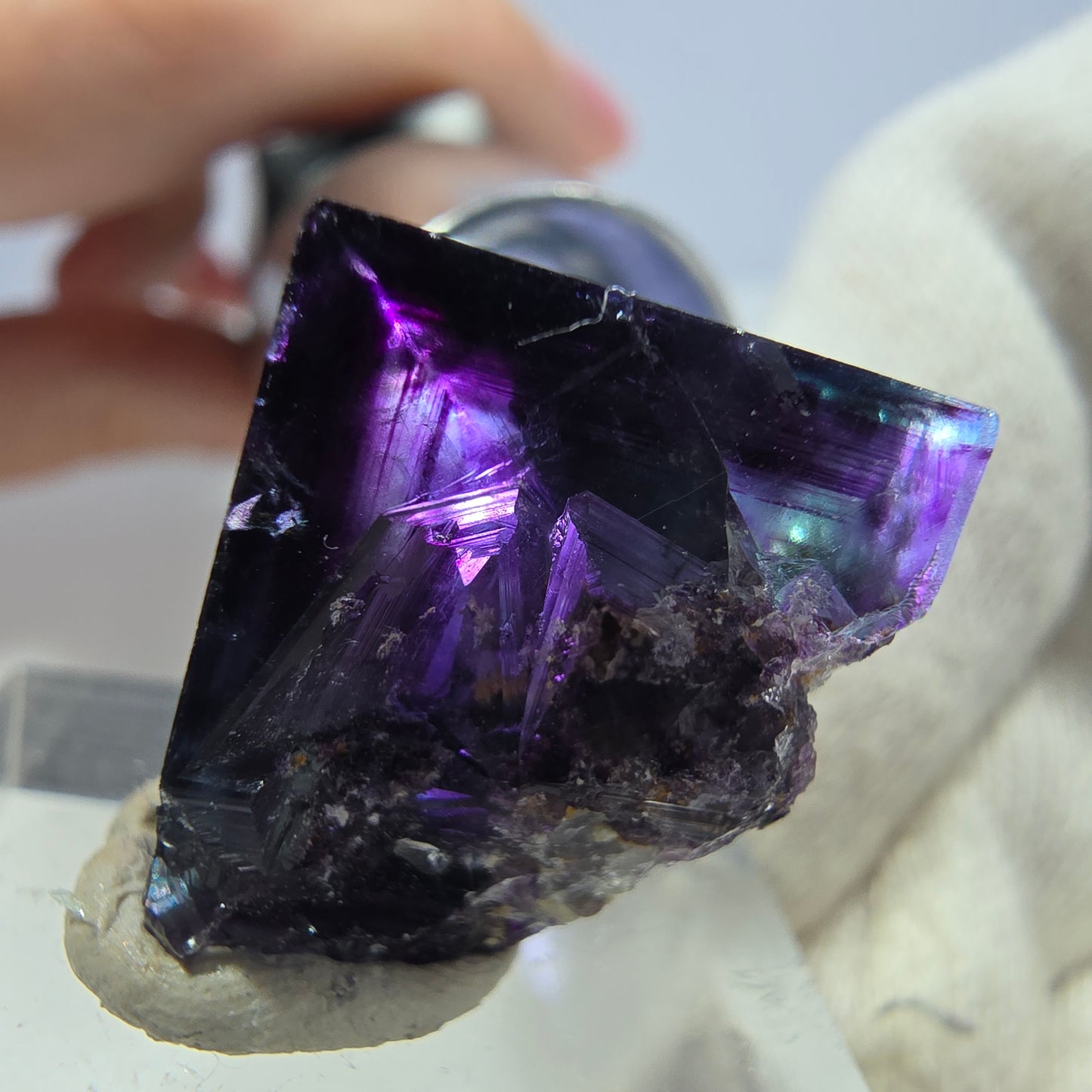 Spécimen de cube de fluorite fantôme transparente, vert-violet zonal, Okorusu, Namibie, 22 x 21 x 15 mm 
