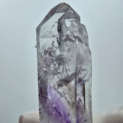 Améthyste fantôme, mine d'hématite Point Streep, Goboboseb, Namibie, 48 x 21 x 14 mm 