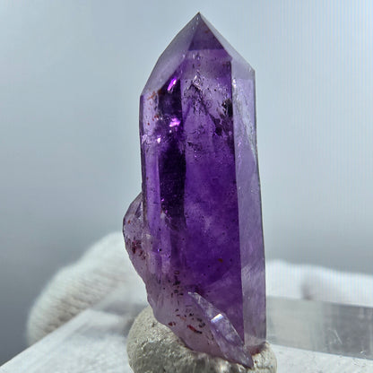 Pointe de sceptre en améthyste fantôme rare, 1x Bubble Goboboseb, Namibie 26 x 10 x 9 mm 