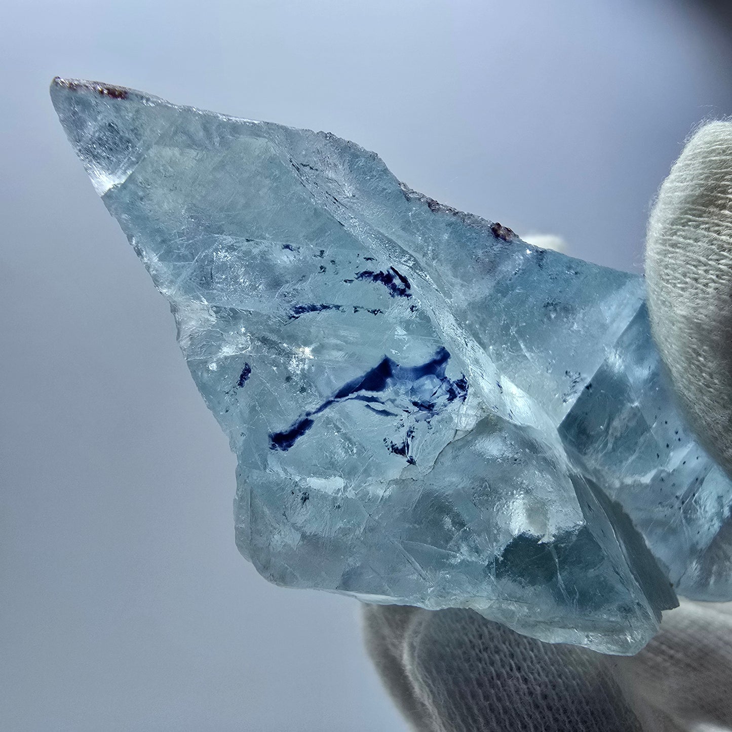 Spécimen rare de fluorite fantôme, zonal, vert violet bleu Erongo, Namibie 75*47*32mm 