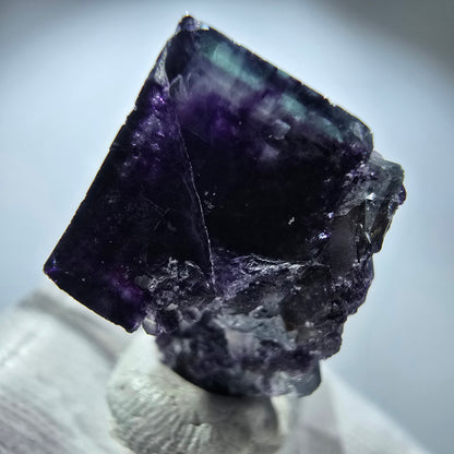 Spécimen rare de cube de fluorite fantôme, vert zonal et violet, Okorusu, Namibie, 25 x 18 x 14 mm 