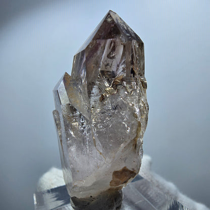 Pointe de sceptre en améthyste fantôme transparente, Goboboseb, Namibie, 41 x 21 x 17 mm 