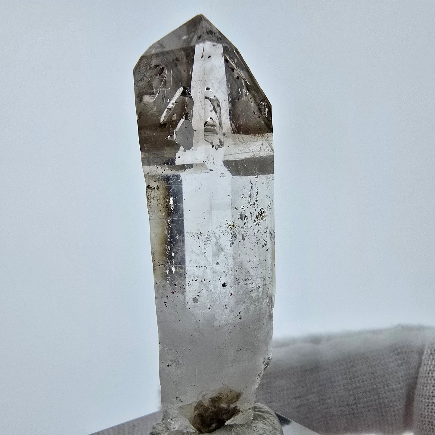 Enhydro Phantom Quartz fumé Sceptre Tip 1x Bubble Goboboseb, Namibie 50*16*16mm 