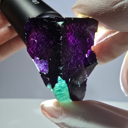 Spécimen de cube de fluorite fantôme vert violet zonal 11:11 Angel Pocket, Namibie 41*33*18mm 