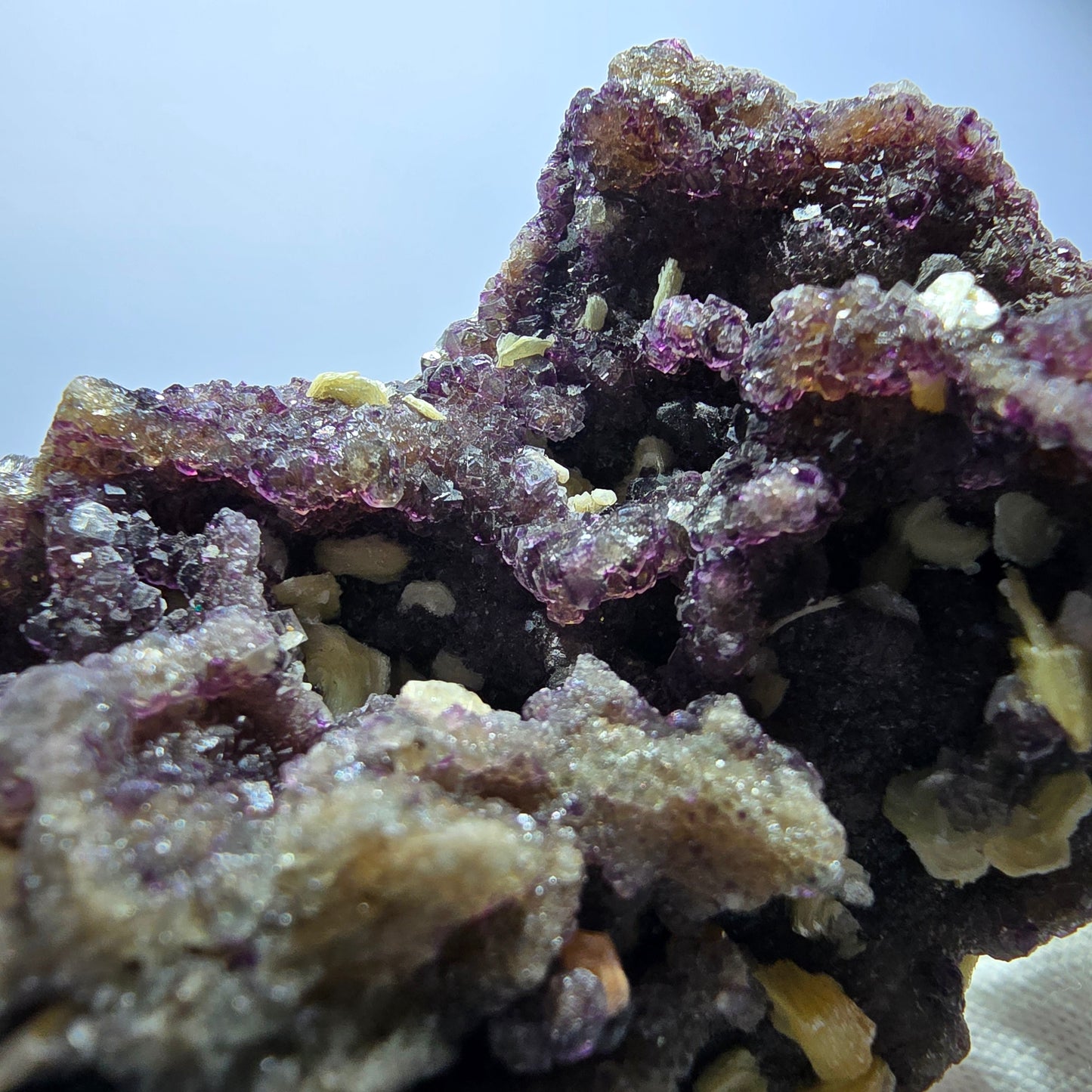 Rare spécimen de fluorite fantôme, muscovite, vert-violet, Erongo, Namibie, 82 x 56 x 49 mm 