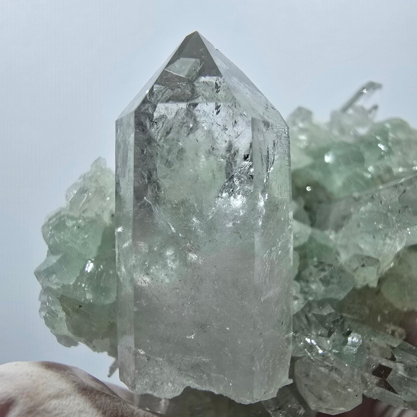 Spécimen de quartz clair, de préhnite et de calcite Streep Mine, Goboboseb, Namibie 49*38*23 mm 