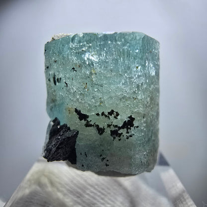 Seltener Aquamarin X mit Schörl Turmalin Erongo, Namibia 26*25*20mm