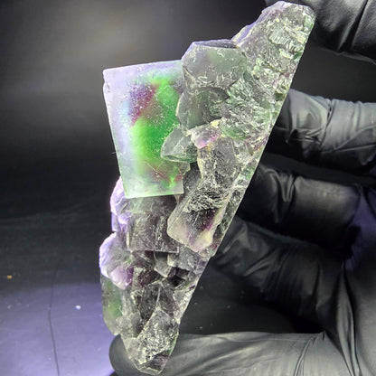 Rare niveau de cube de fluorite fantôme violet vert 86*46*31mm d'Okorusu, Namibie