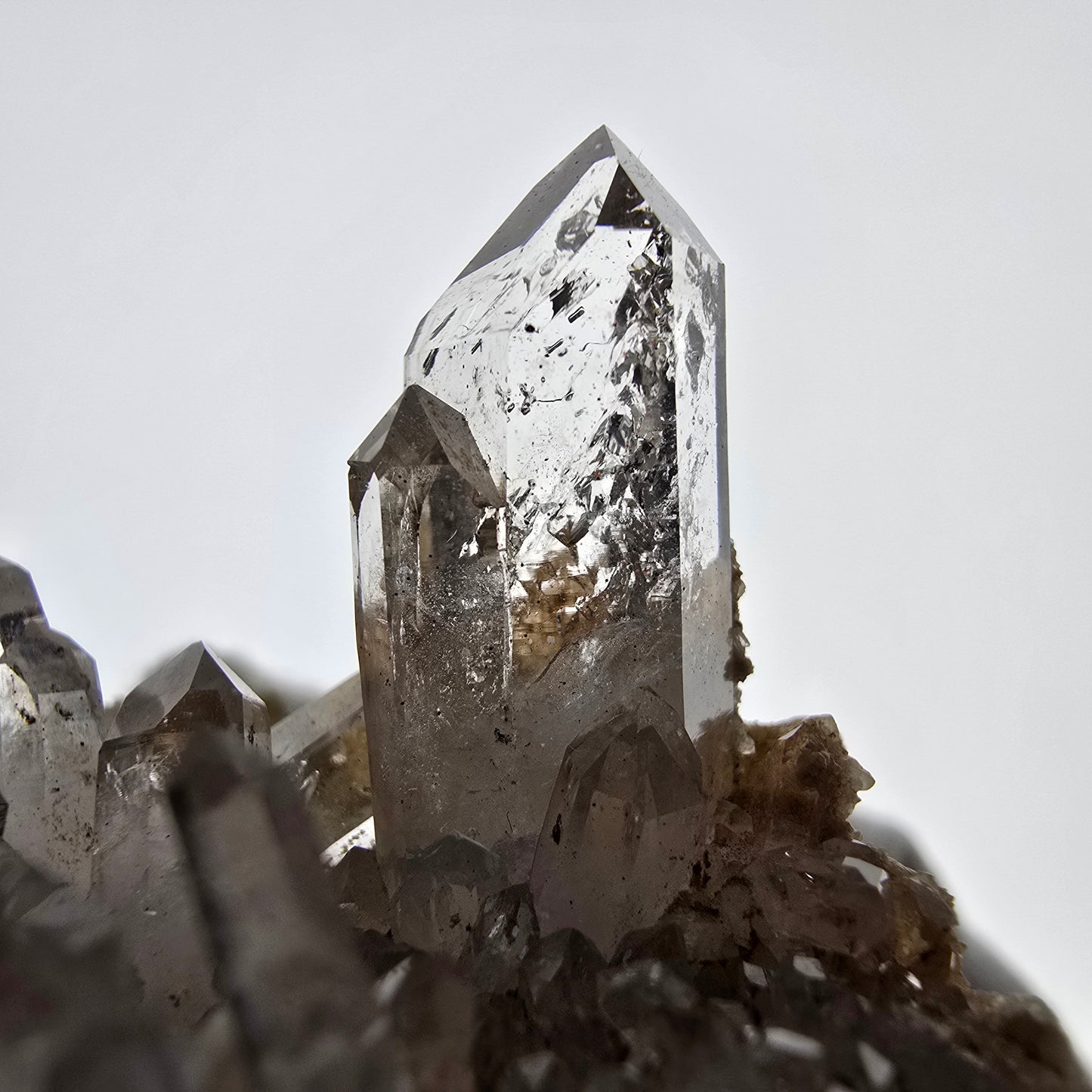 Enhydro Harlequin Quartz fumé, calcite UV Stage Valentine Pocket Goboboseb Namibie 55*36*35mm 