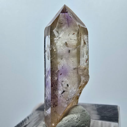 Améthyste fantôme Enhydro, mine d'hématite Streep, Goboboseb, Namibie, 32 x 11 x 11 mm 