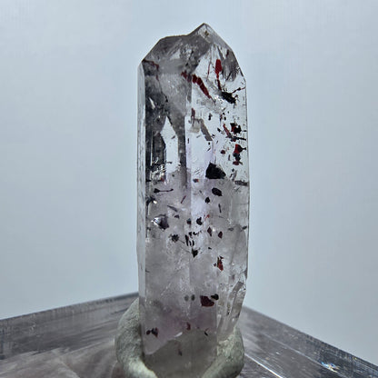 Quartz clair Harlequin Point Streep Mine, Goboboseb, Namibie, 30 x 12 x 10 mm 