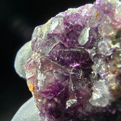 Zonare Fluorite Cube Tier Violet Blanc Okorusu, Namibie 64*23*10mm Collection