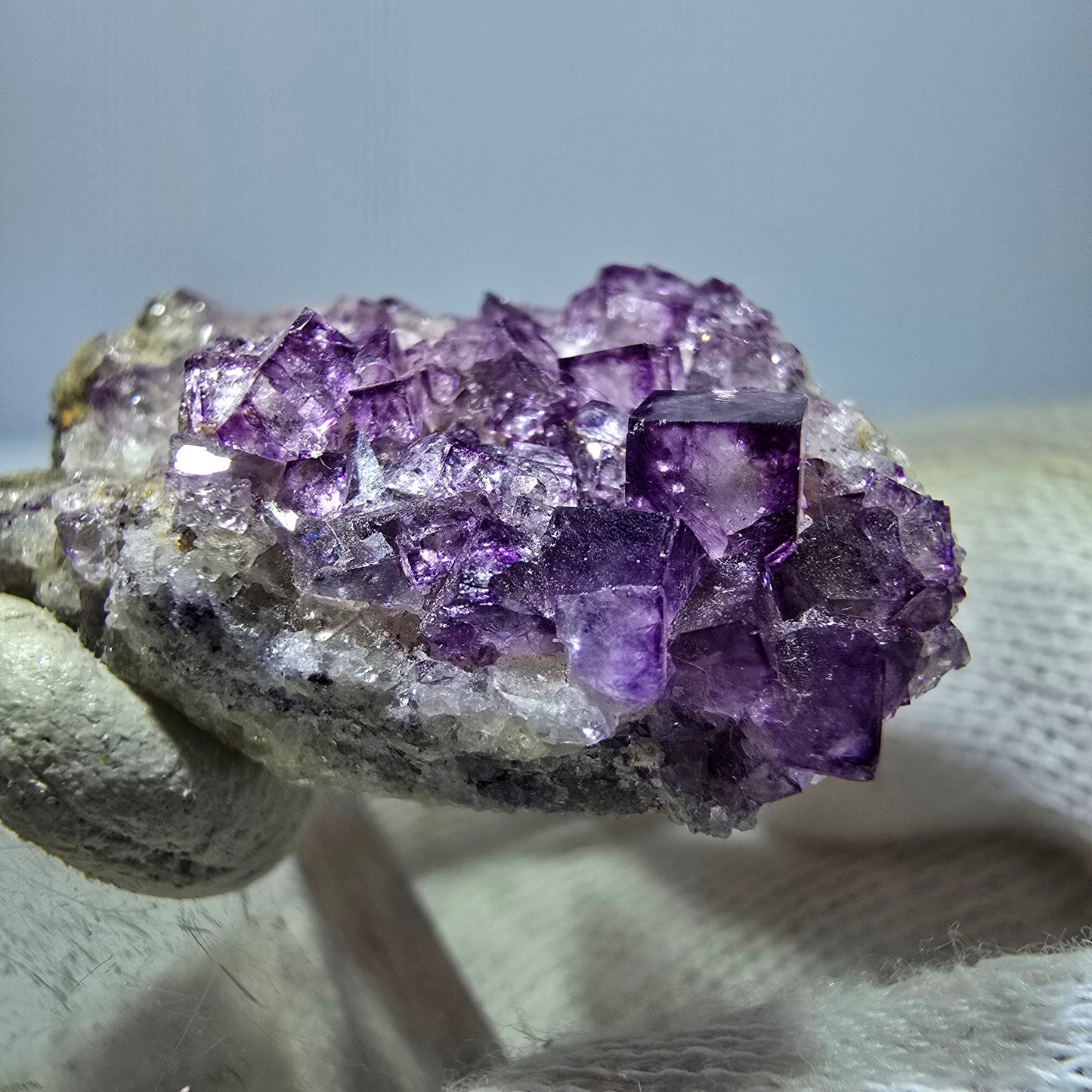 Rare spécimen de cube de fluorite fantôme violet zonal Okorusu, Namibie 31 x 20 x 11 mm 