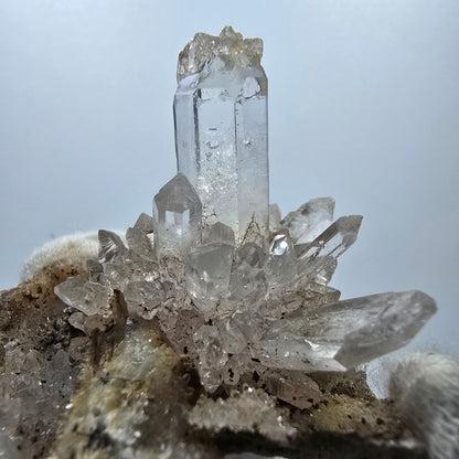 Pointes de quartz fumé clair sur échantillon de matrice Valentine Pocket Goboboseb Namibie 53*44*39mm 