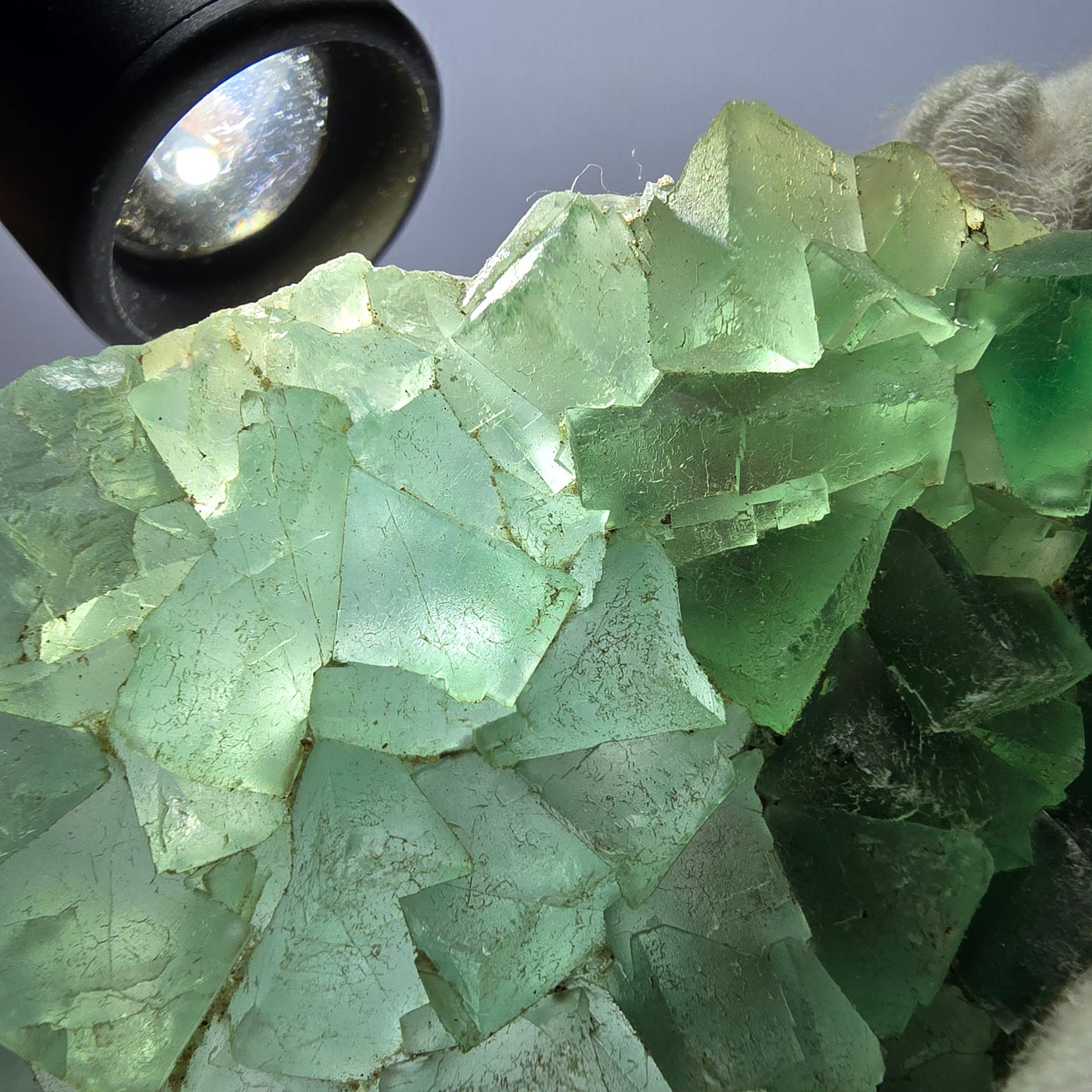Grand cube de fluorite fantôme étagé, vert Okorusu Namibie 100*74*22mm 