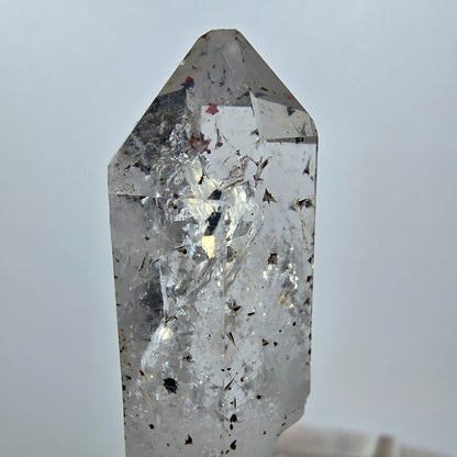 Quartz clair Harlequin Mine Point Streep, Goboboseb, Namibie 42 x 15 x 11 mm 