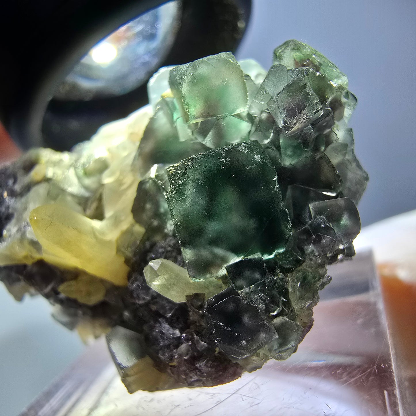 Phantom Fluorit Würfel, parkettiert, Quarz Stufe Okorusu, Namibia 35*25*19mm