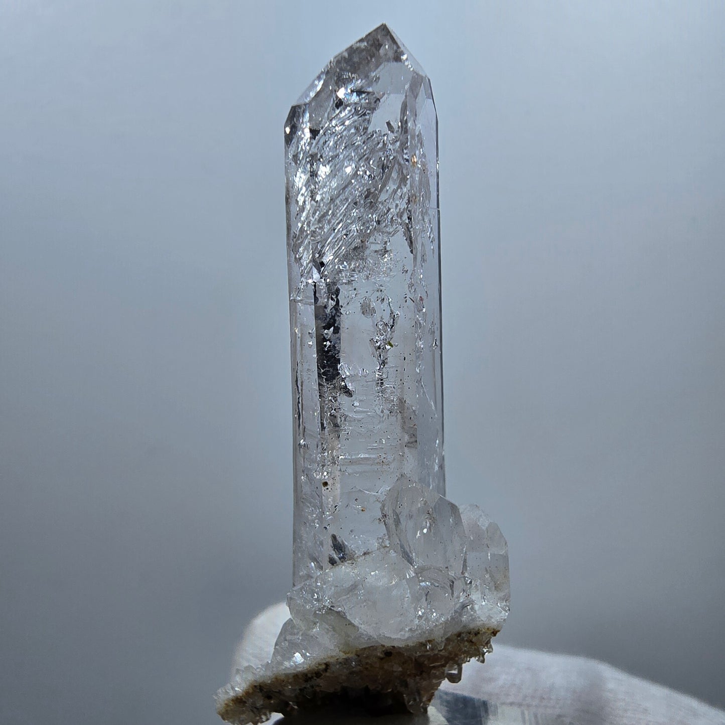 Quartz fumé lémurien Enhydro sur matrice Valentine Pocket Goboboseb Namibie 58 x 23 x 15 mm 