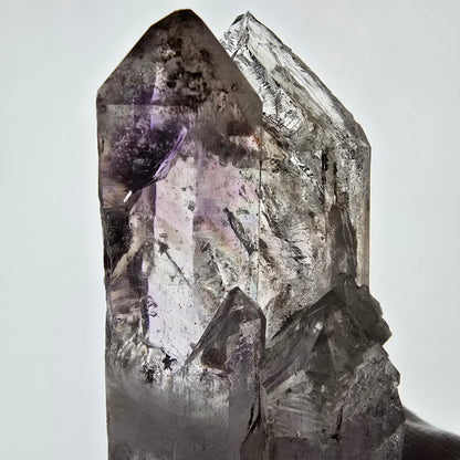 Gobo de poche Enhydro Skeleton Amethyst DT Scepter Valentine. Namibie 117 x 37 x 33 mm 