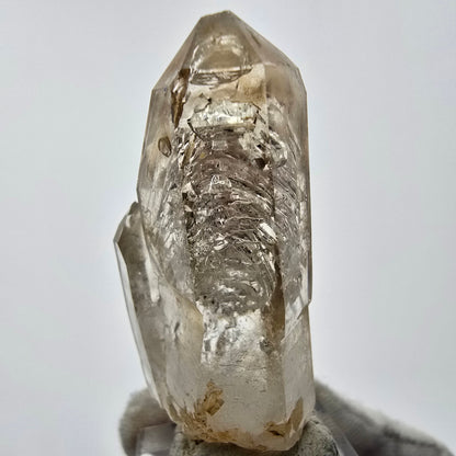 Enhydro Phantom Smoky Quartz Sceptre Tip 1x Bubble Goboboseb, Namibie 54*24*18mm 