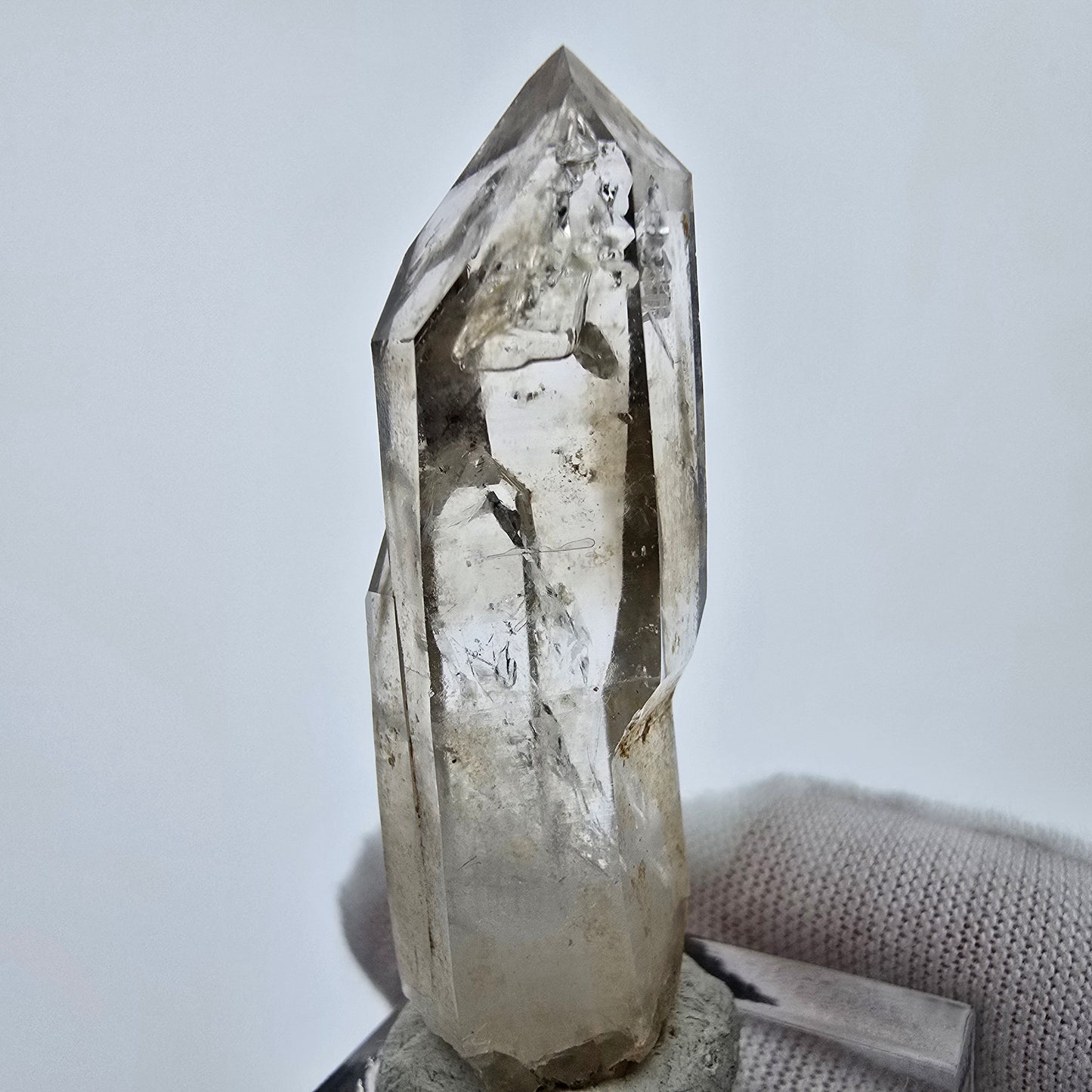 Enhydro Phantom Quartz fumé Sceptre Tip 1x Bubble Goboboseb, Namibie 48*14*12mm 