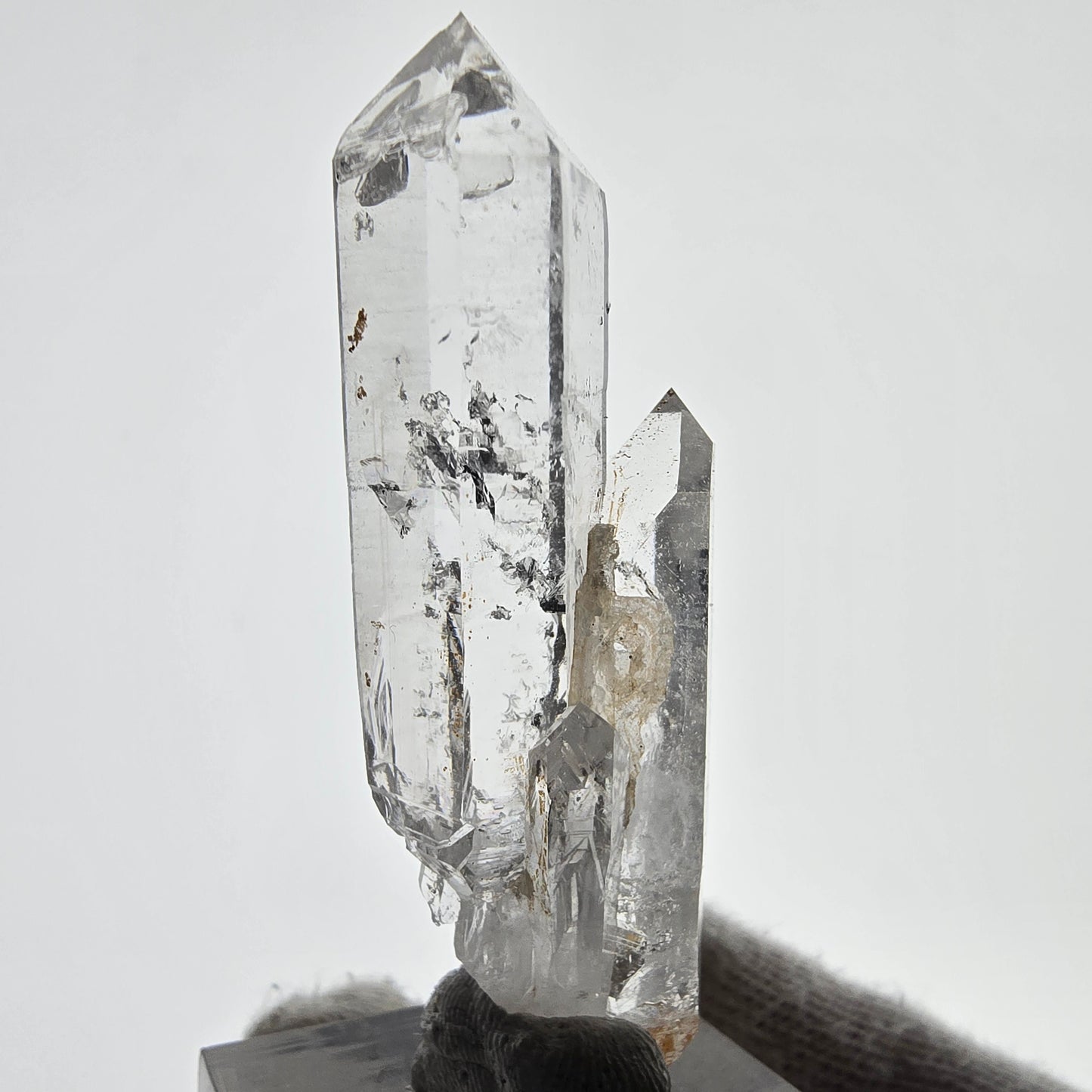 Sceptre de scène en quartz fumé fantôme lémurien, poche Saint-Valentin, Namibie, 55 x 18 x 15 mm 