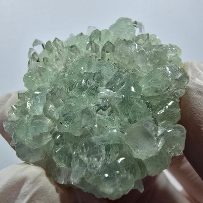 Spécimen de quartz, préhnite et calcite en forme d'étoile, mine Streep, Goboboseb, Namibie, 44 x 40 x 16 mm 