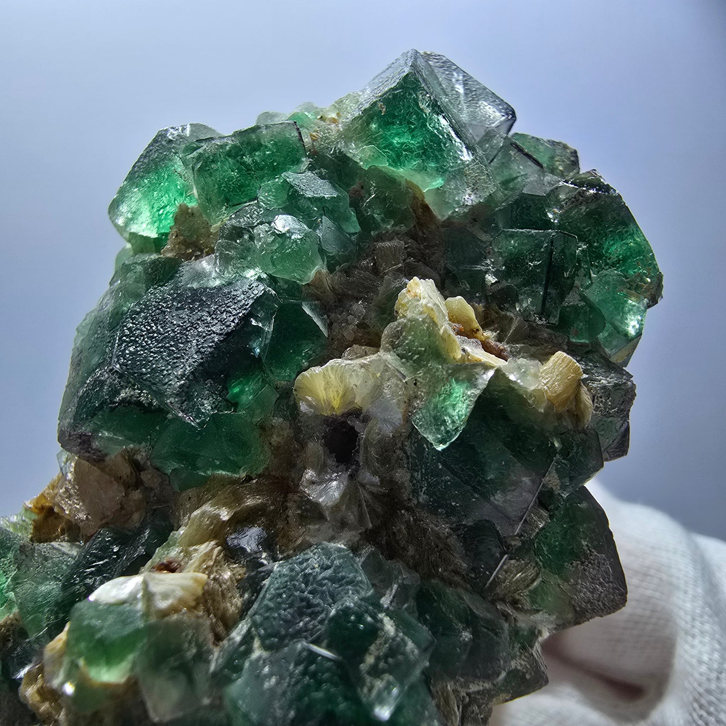 Cube de fluorite fantôme zonal, spécimen de muscovite, Erongo, Namibie, 75 x 49 x 41 mm 