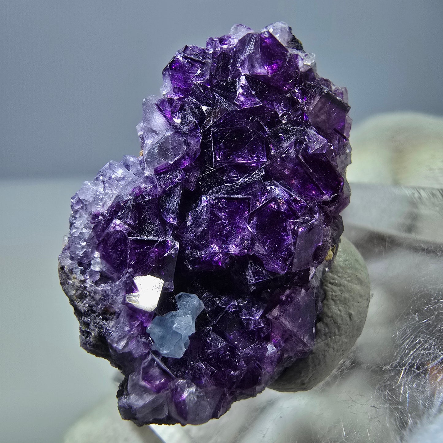 Rare spécimen de cube de fluorite fantôme, violet Okorusu, Namibie 31 x 18 x 10 mm 