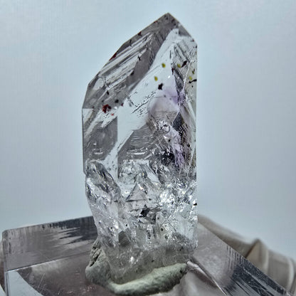 Quartz Harlequin Enhydro, mine Bubble Streep, Goboboseb, Namibie, 32 x 15 x 14 mm 