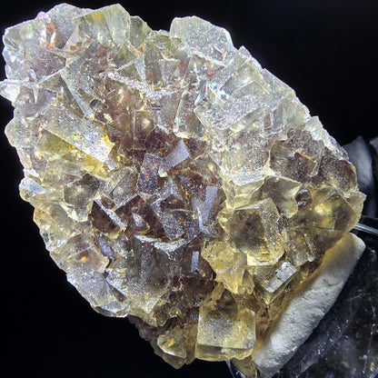 Honey Pocket Phantom Fluorite stage jaune violet Okorusu Namibie 49*37*11mm collection