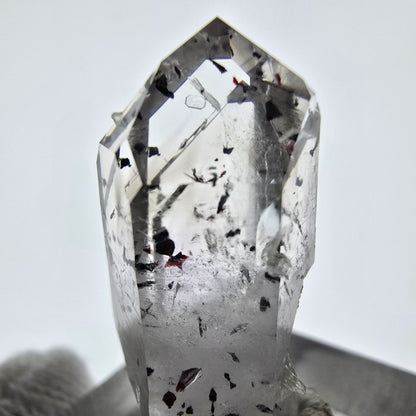 Quartz fumé Harlequin Phantom, Analcim, mine Prehnite Streep, Namibie, 29 x 12 x 14 mm 