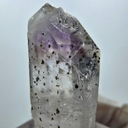 Améthyste fantôme avec hématite, mine Streep, Goboboseb, Namibie, 33 x 14 x 11 mm 